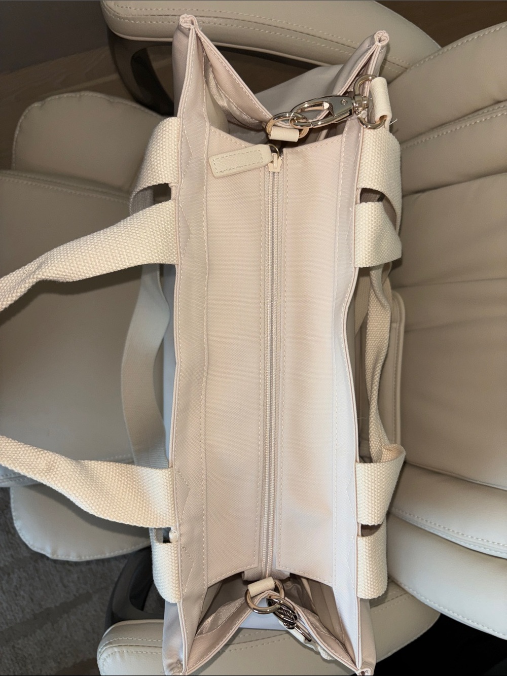 Beis The East To West Tote 
in Beige 🧳🛩️🌎 - Picture 7 of 9